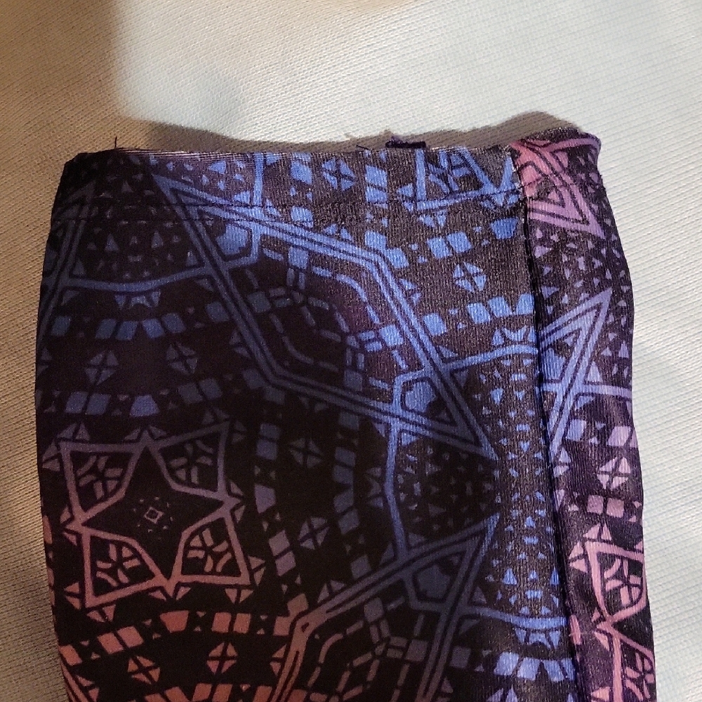 Danskin Now Geometric Leggings - Picture 3 of 5
